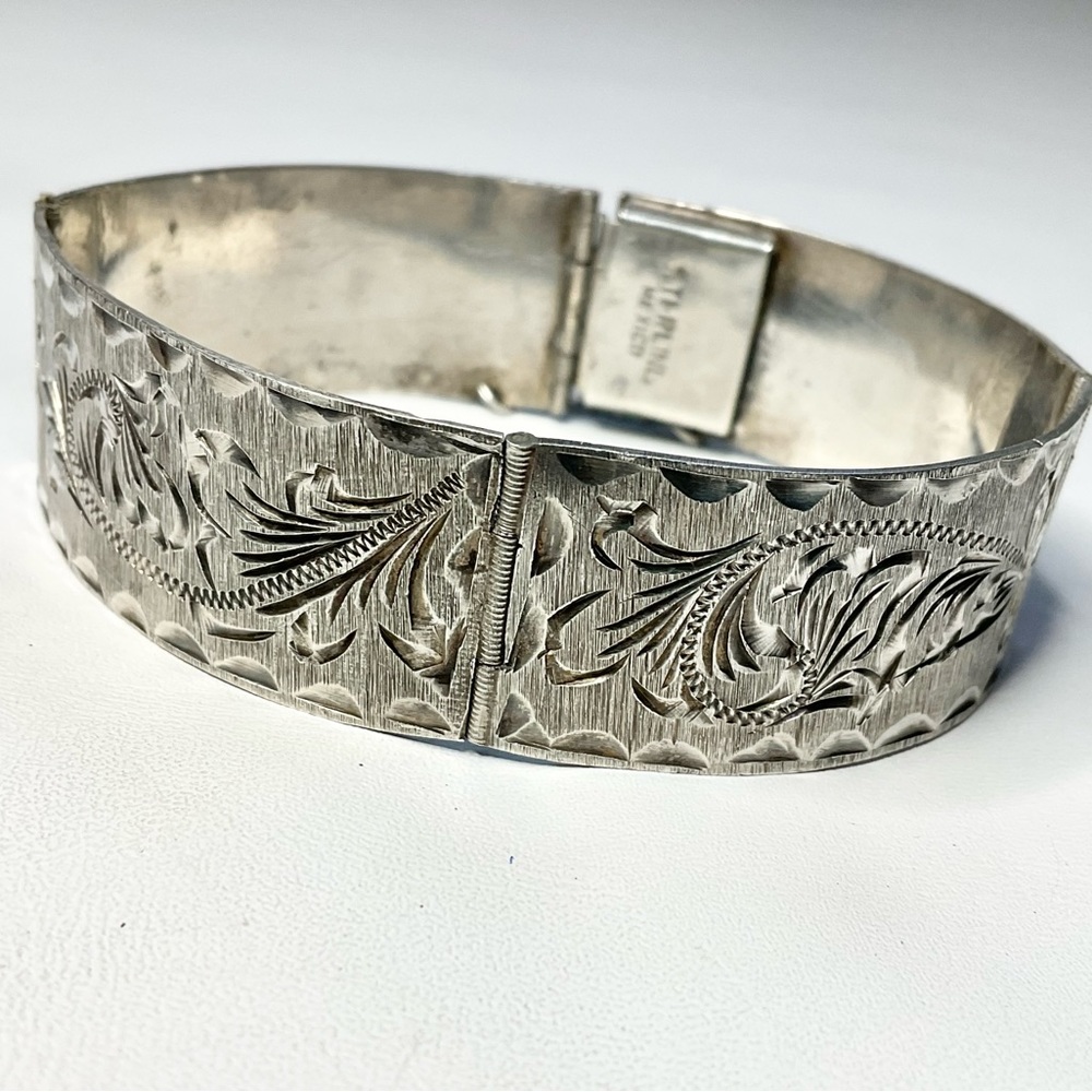 Vintage Mexican Sterling Silver Deeply Chased Hinged Panel Bracelet